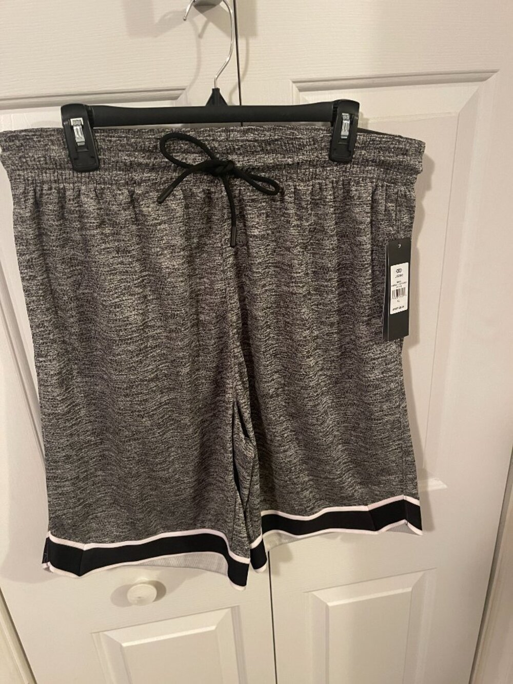 NWT - Legend Mens Athletic Stretch XL Gray Shorts